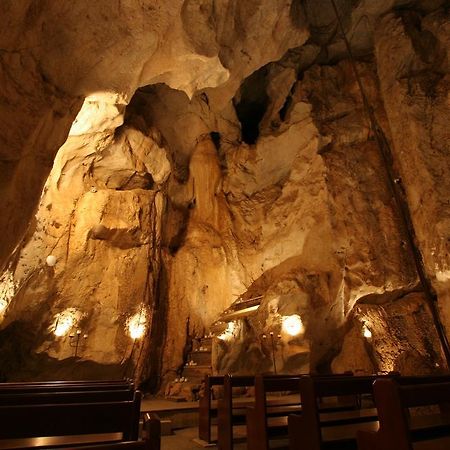 Capricorn Caves Hotell Rockhampton Exteriör bild